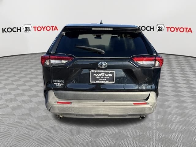 2022 Toyota RAV4 LE