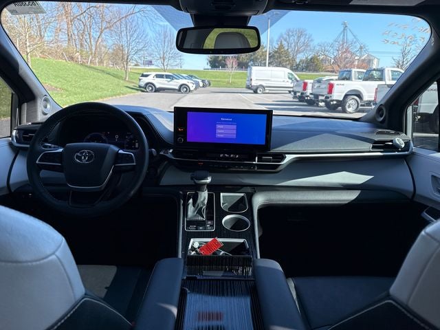 2025 Toyota Sienna XSE 7 Passenger