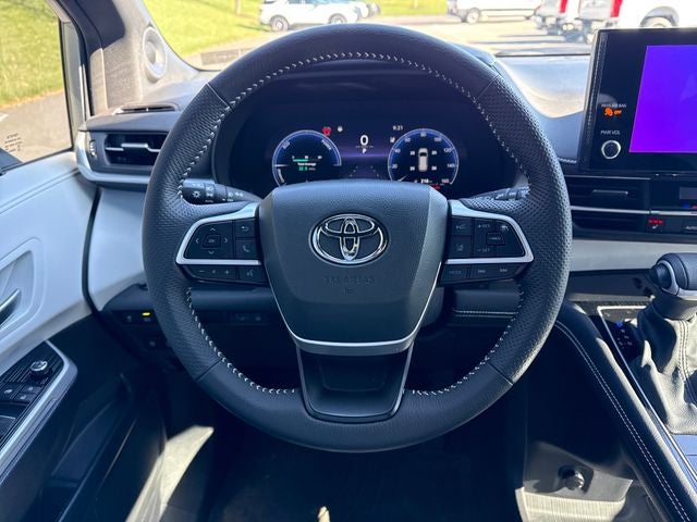 2025 Toyota Sienna XSE 7 Passenger