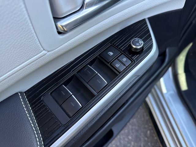 2025 Toyota Sienna XSE 7 Passenger