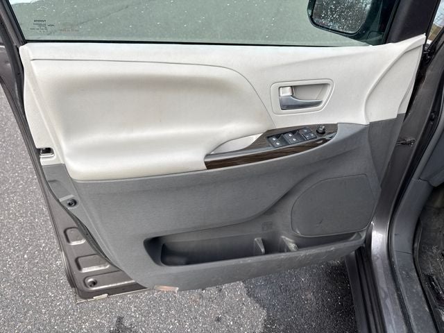 2017 Toyota Sienna XLE Premium 7 Passenger