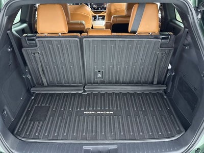 2023 Toyota Highlander Hybrid Platinum