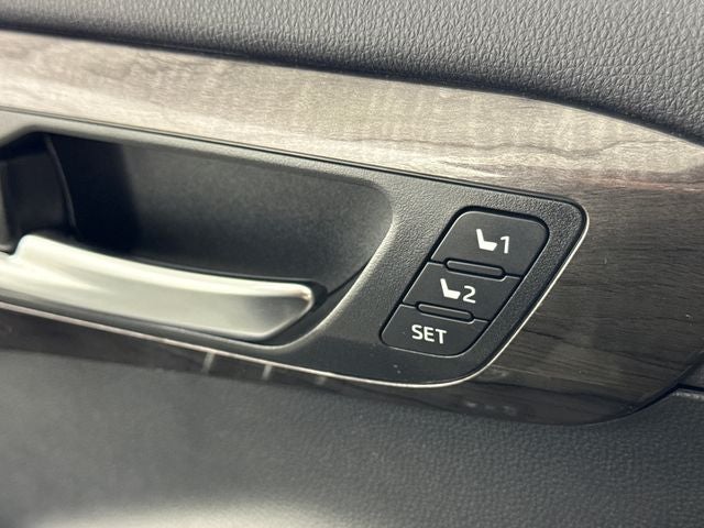 2023 Toyota Highlander Hybrid Platinum