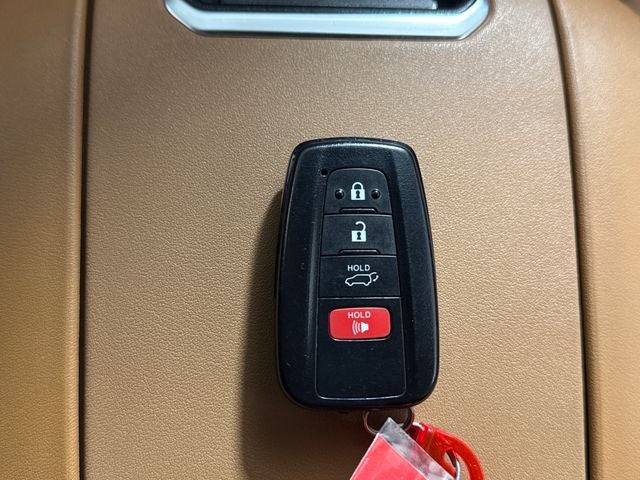 2023 Toyota Highlander Hybrid Platinum