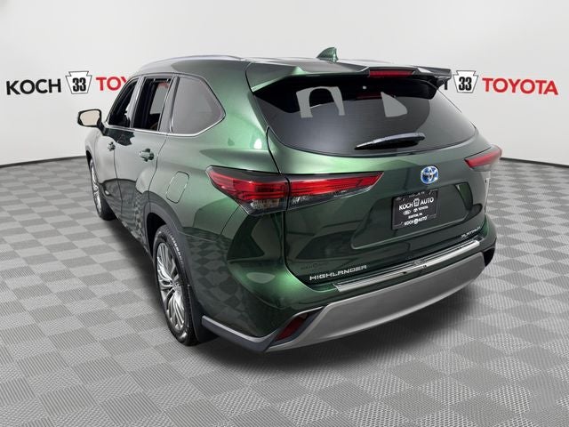 2023 Toyota Highlander Hybrid Platinum