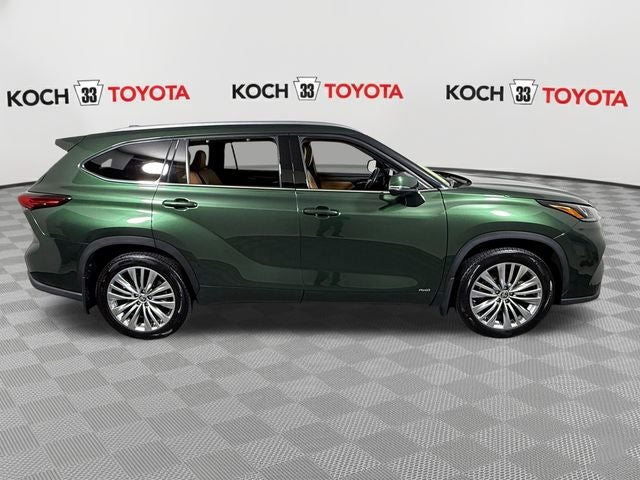 2023 Toyota Highlander Hybrid Platinum