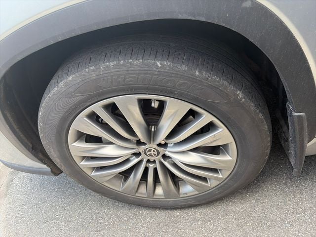 2021 Toyota Highlander Hybrid Platinum