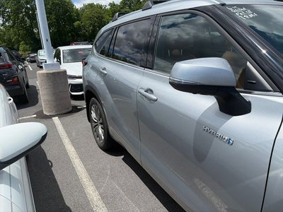 2021 Toyota Highlander Hybrid Platinum