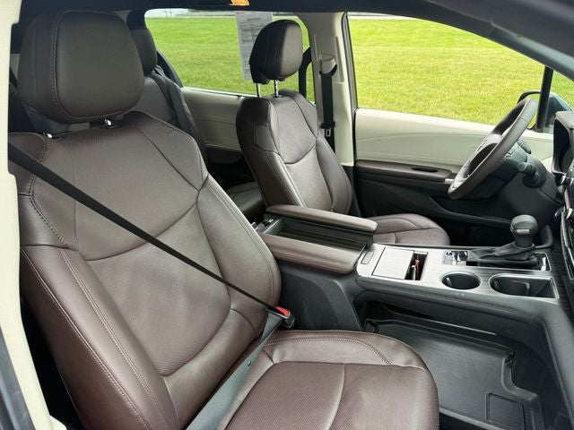 2024 Toyota Sienna Platinum 7 Passenger