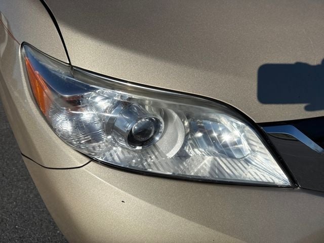 2012 Toyota Sienna LE 8 Passenger