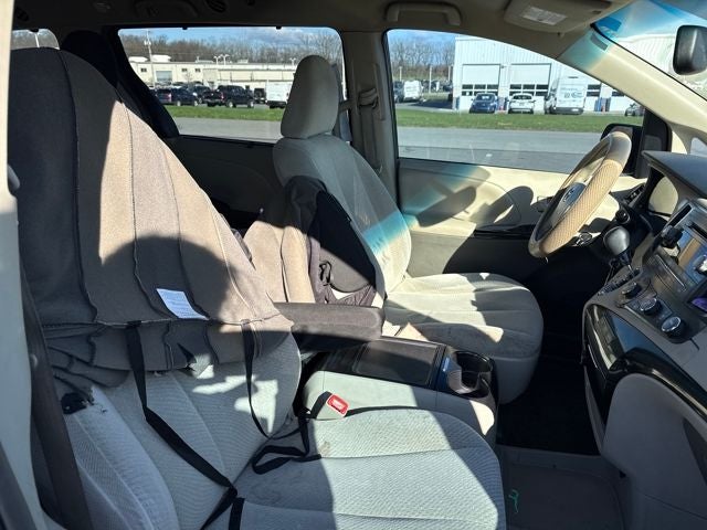 2012 Toyota Sienna LE 8 Passenger