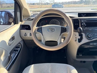 2012 Toyota Sienna LE 8 Passenger