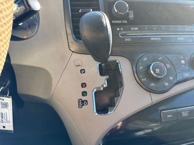 2012 Toyota Sienna LE 8 Passenger