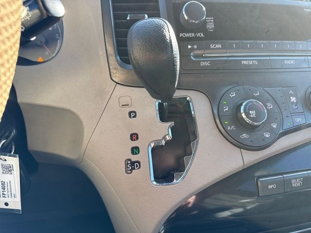 2012 Toyota Sienna LE 8 Passenger