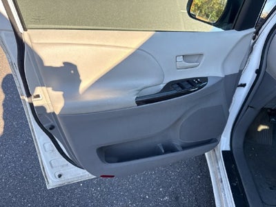 2011 Toyota Sienna LE
