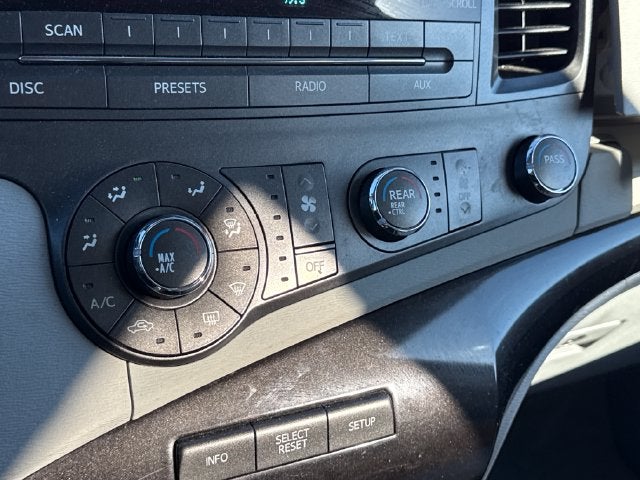 2011 Toyota Sienna LE