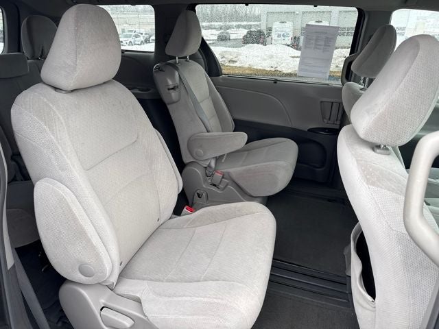 2015 Toyota Sienna LE 8 Passenger