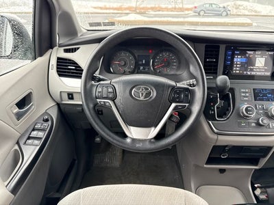 2015 Toyota Sienna LE 8 Passenger