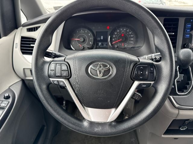 2015 Toyota Sienna LE 8 Passenger