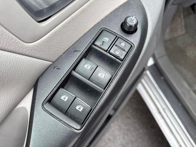 2015 Toyota Sienna LE 8 Passenger