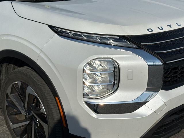 2022 Mitsubishi Outlander ES