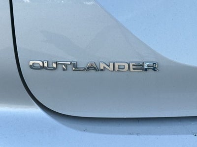 2022 Mitsubishi Outlander ES