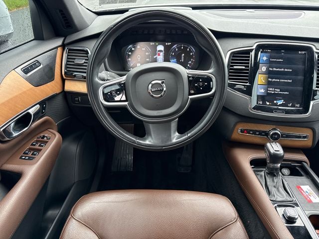 2022 Volvo XC90 T6 Momentum