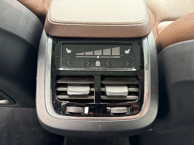 2022 Volvo XC90 T6 Momentum